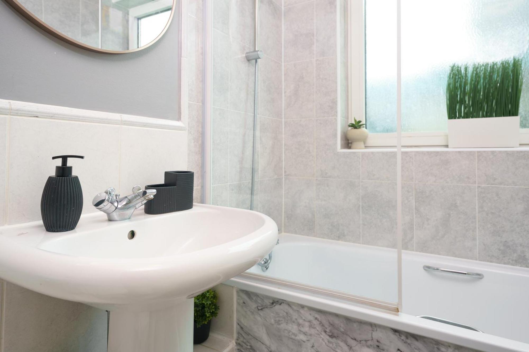 לונדון St George Thames Apartment מראה חיצוני תמונה